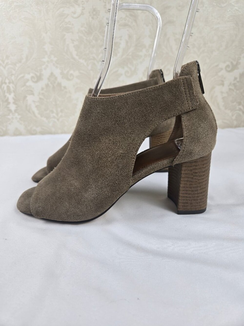 Donald Pilner Size 8.5 Panina Calf Suede Peep Toe Booties in Biscotti Back Zip